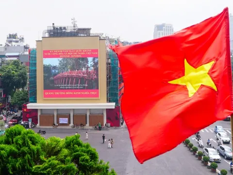 Ngắm quảng trường Đông Kinh Nghĩa Thục vừa hoàn thành chỉnh trang phân kỳ 1