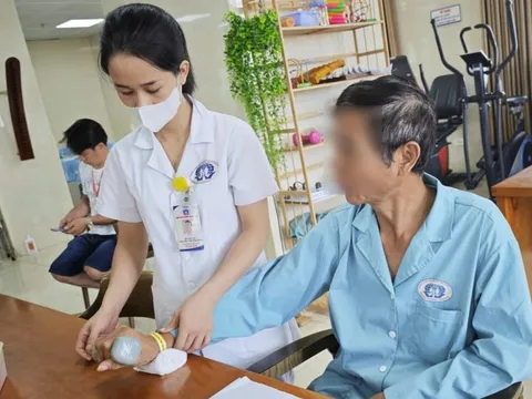 Người đàn ông mắc "hội chứng liệt đêm thứ 7"
