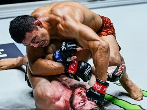 Cao thủ MMA bất khả chiến bại hạ gục võ sĩ Nga, đạt tỷ lệ 'kết liễu' 100%