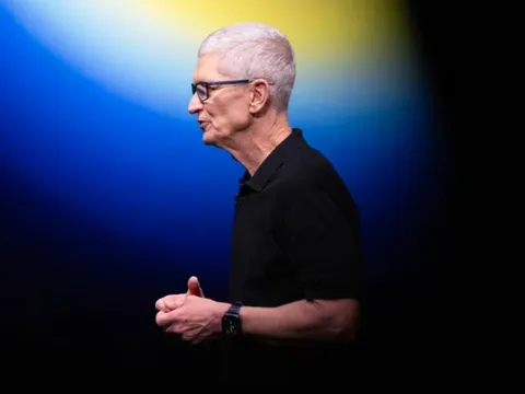 Sự im lặng cao tay của Tim Cook: Đứng ngoài nhìn những kẻ nóng vội lao vào cuộc đua AI, ung dung với núi tiền mặt khổng lồ chờ thời cơ thâu tóm
