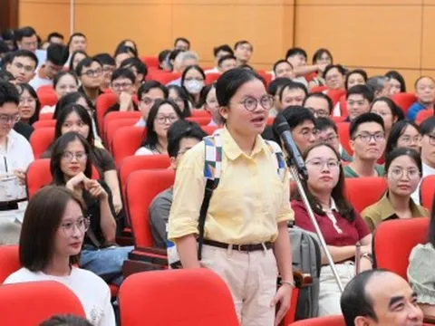 Nữ bác sĩ nội trú chọn ngành Nội tim mạch, cả hội trường vỗ tay không ngớt