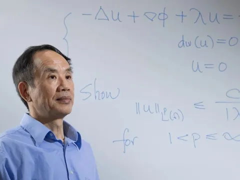 Thần đồng toán học 14 tuổi được tuyển thẳng vào Đại học Bắc Kinh trở về quê nhà cống hiến sau 40 năm ở Mỹ