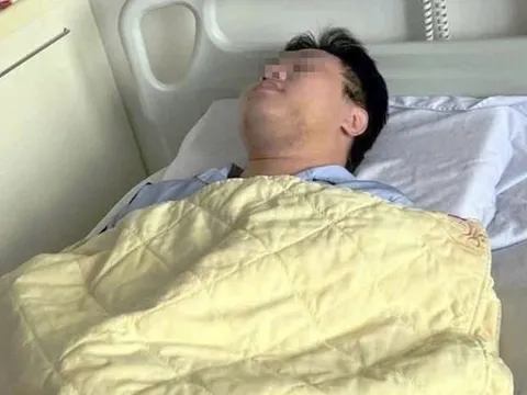 Nam sinh Hà Nội bị đánh gãy xương hàm giữa phố vì bị cho là "nhìn đểu"
