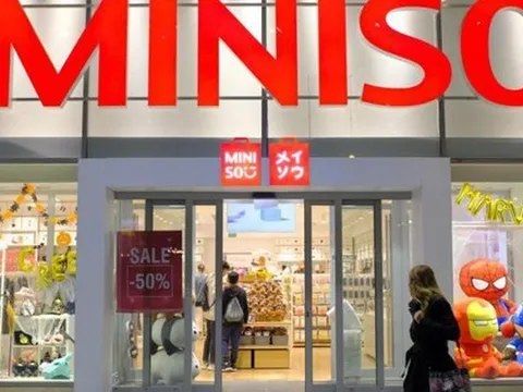 Đi đâu cũng thấy MINISO: Người đứng đằng sau "đế chế tạp hoá" này vốn là một công nhân nhà máy