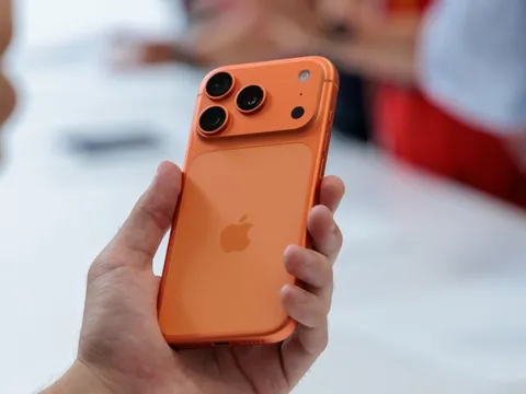 Ai chê thì chê nhưng phải thừa nhận, có một điều chỉ Apple làm được: Mỗi lần iPhone ra mắt là một cơn sốt màu sắc, cả thế giới "phát cuồng"