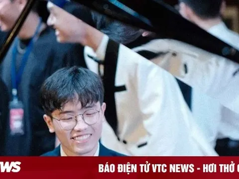Dân mạng rần rần với tân bác sĩ nội trú điển trai, biết chơi piano