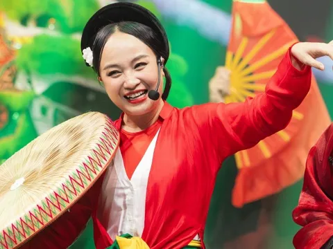 Nữ NSND tài sắc vẹn toàn, vừa lên chức Giám đốc nhà hát Chèo Hà Nội, hạnh phúc bên chồng là lãnh đạo