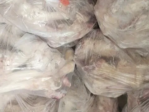 Đột kích cơ sở kinh doanh, Quản lý thị trường phát hiện 3 tấn xương bò không rõ nguồn gốc, 150kg nội tạng bốc mùi chuẩn bị tiêu thụ