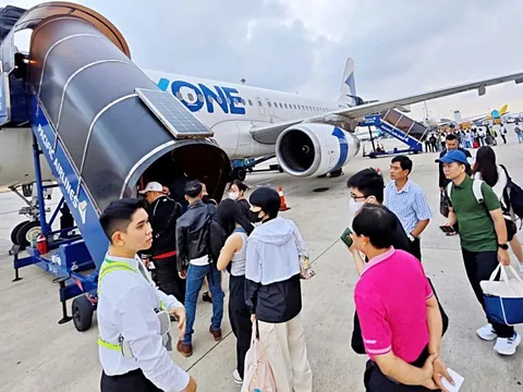 Hàng triệu vé máy bay Tết 2026 bán sớm, chưa kịp mừng đã sốc vì giá cao