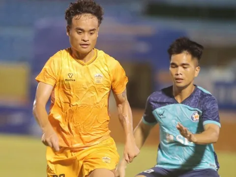 HAGL thắng trận đầu tiên trong mùa giải, bầu Đức có thêm “món quà” cho HLV Kim Sang-sik