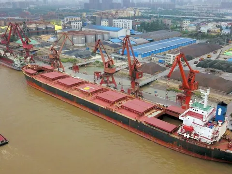 Nền kinh tế hơn 400 tỷ USD vô hiệu hóa lệnh trừng phạt của Mỹ: Bán gần 1,7 triệu thùng dầu/ngày cho khách sộp với giá cực rẻ, xả hết một nửa dầu tồn kho chỉ trong hơn tháng