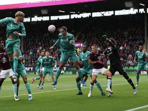 9 phút cuối nghiệt ngã, Burnley trắng tay sân nhà trước Liverpool