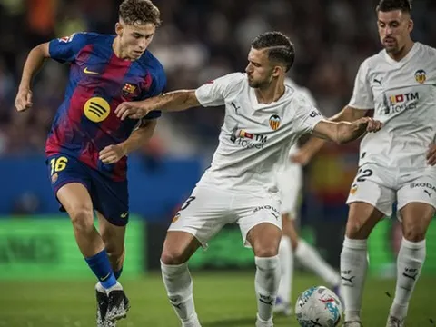 Barcelona "hủy diệt" Valencia 6 bàn, áp sát ngôi đầu La Liga