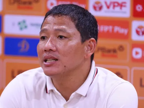 HLV Anh Đức mỉa mai: "Trường Tươi Đồng Nai không đá tốt, mà trọng tài bắt tốt"