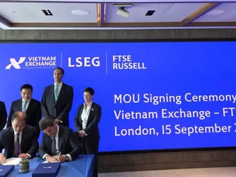 Nóng: Bộ trưởng Bộ Tài chính Nguyễn Văn Thắng làm việc với lãnh đạo Sở GDCK London và FTSE Russell