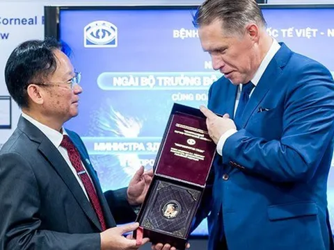 Gặp gỡ vị Bộ trưởng Nga "vừa cứu người, vừa thăm viện" tại Việt Nam: Dấu ấn đẹp trong hành trình y tế Việt – Nga