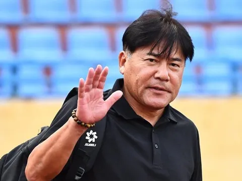 Hé lộ HLV đầu tiên mất việc tại V.League 2025-2026