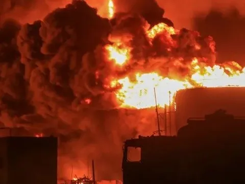 Nóng ở biển Đỏ: Israel không kích cảng Yemen để đáp trả Houthi
