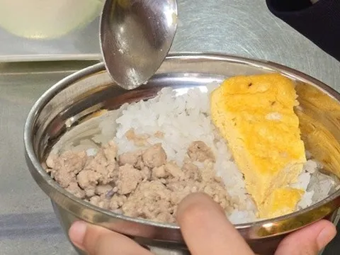 Lâm Đồng: Làm rõ nghi vấn thực phẩm "bẩn" tuồn vào trường tiểu học ở Đà Lạt
