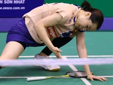 Thùy Linh bất ngờ bỏ cuộc trong set 2 giải super 750