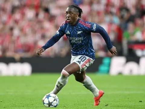 Lý do tân binh của Arsenal có màn ra mắt kém cỏi ở Champions League
