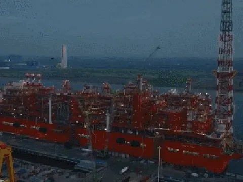 Trung Quốc hạ thủy "quái vật" 376 mét, đặt cột mốc lịch sử mới: Khẳng định đã vươn tới đẳng cấp thế giới