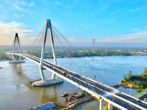 Thủ tướng khen ngợi cây cầu dây văng 5.000 tỷ hoàn toàn làm bởi người Việt Nam, to đẹp hơn nhưng suất đầu tư chỉ bằng 1 nửa cầu cũ: Ai đứng sau?
