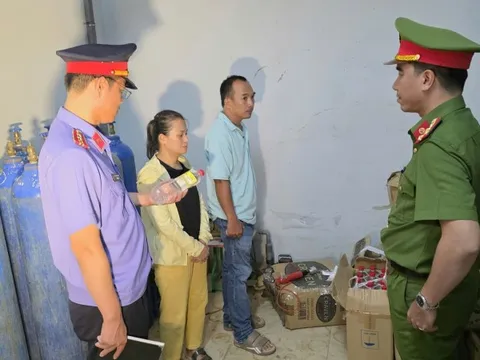 Triệt phá cơ sở sản xuất hàng nghìn lít giấm giả bằng axit và nước giếng: Tác hại khủng khiếp với sức khỏe