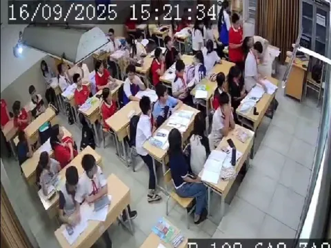 Học sinh lớp 7 túm tóc, xô ngã cô giáo ở Hà Nội có dấu hiệu stress: Bác sĩ cảnh báo mối nguy tiềm ẩn