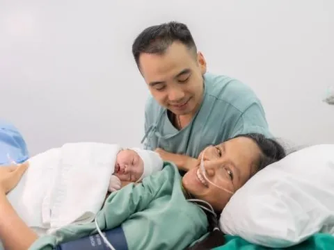 Hoa hậu H'Hen Niê hạnh phúc đón con đầu lòng