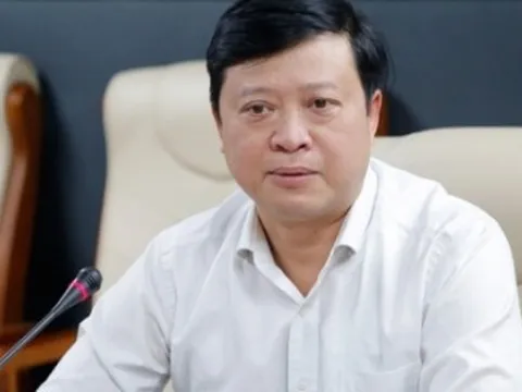 Vụ học sinh giật tóc, xô ngã cô giáo: Cần can thiệp tâm lý thay vì trừng phạt
