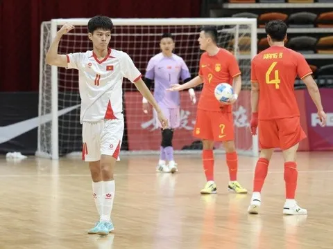 AFC dùng từ “đáng kinh ngạc” để ca ngợi tuyển Việt Nam, chê cầu thủ Trung Quốc đá thô bạo