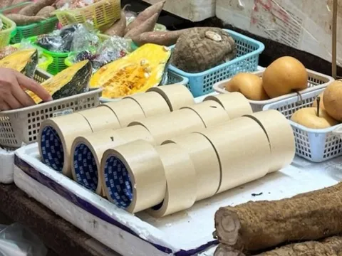Cuộn băng dính bỗng "cháy hàng", đua độ hot với cà chua, khoai tây trước bão Ragasa: Lý do mới sốc