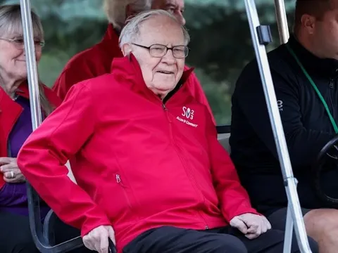 100 ngày đếm ngược huyền thoại Warren Buffett nghỉ hưu, 1 cổ phiếu hàng đầu danh mục có thể tiếp tục bị cắt giảm để bước sang kỷ nguyên mới