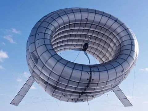 Độc đáo turbine “bánh vòng” tạo ra điện gió ở độ cao 300 mét