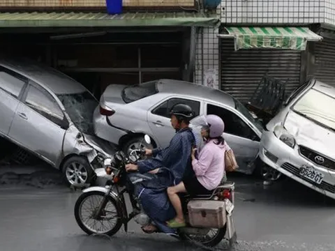 Ragasa đi qua để lại gì: Khung cảnh buồn của những đống hoang tàn ngổn ngang sau cơn bão mạnh nhất năm 2025