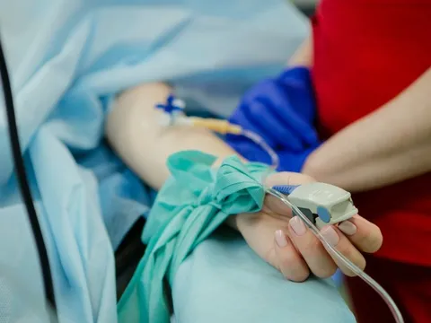 Người phụ nữ co giật toàn thân sau khi uống thứ này 1 tuần, hối hận nói: "Tôi đã tự đầu độc chính mình"