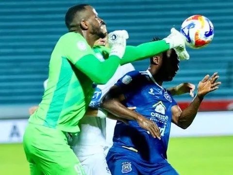 "Gã khổng lồ" trong khung thành nhà vô địch V-League
