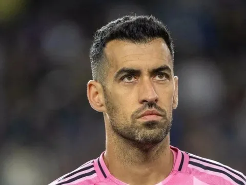Busquets tuyên bố treo giày