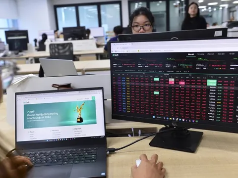 VN-Index giảm điểm, tài sản vợ chồng tỉ phú giàu nhất Việt Nam vẫn không ngừng tăng