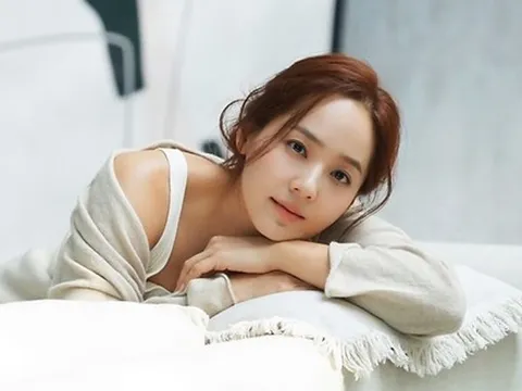 "Mỹ nhân đẹp nhất Kpop" tuổi 44 hạnh phúc bên chồng từng là fan, thầm mến mộ
