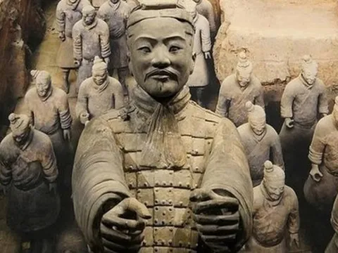 Bí ẩn đội quân đất nung trong lăng Tần Thủy Hoàng: Tại sao nhiều chiến binh nắm chặt tay không, vũ khí của họ đâu rồi?