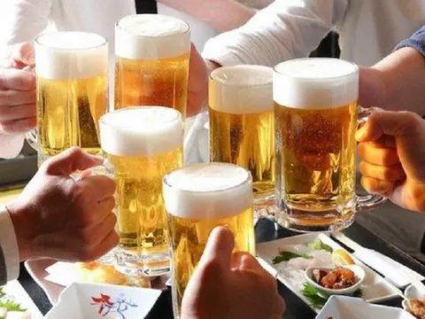 Người đàn ông bị vỡ bàng quang vì có thói quen khó tin