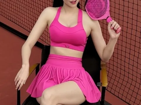 Tranh cãi pickleball: Vợ mặc đồ "hở bạo" khi đi tập với thầy, lúc đánh cùng chồng lại kín như bưng