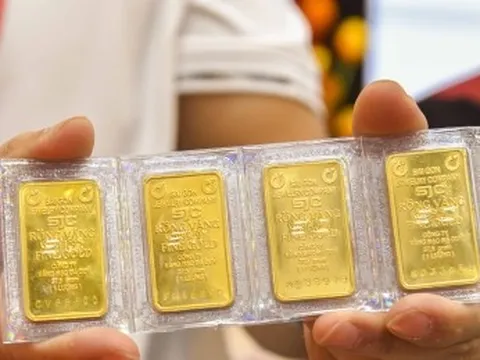 Vàng thế giới vượt 3.800 USD/ounce, trong nước lần đầu đạt 136 triệu đồng/lượng