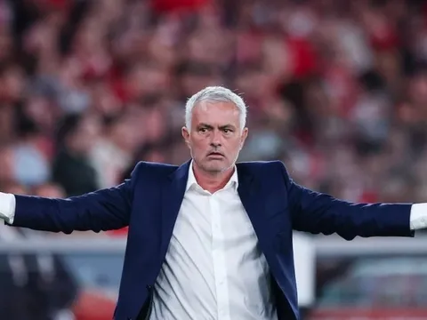 Vừa trở lại ghế huấn luyện, Jose Mourinho đã bị khiếu nại
