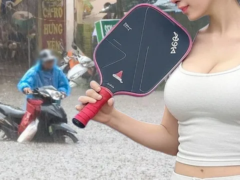 Hà Nội mưa ngập khắp nơi, bạn gái tôi vẫn ham đánh pickleball, tham sân giá rẻ và cái kết