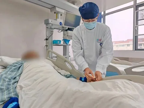 Người đàn ông hôn mê, nguy kịch sau khi uống 1 thứ do hàng xóm giới thiệu
