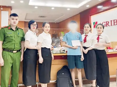Nam sinh 2005 mang cả bọc tiền mặt 805 triệu đồng đến ngân hàng giao dịch: Nhân viên Agribank và công an vào cuộc phát hiện nguồn gốc số tiền