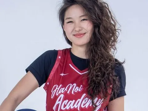 Con gái hoa khôi bóng chuyền Kim Huệ là ứng viên hoa khôi, visual cực đỉnh, chiều cao mới gây chú ý